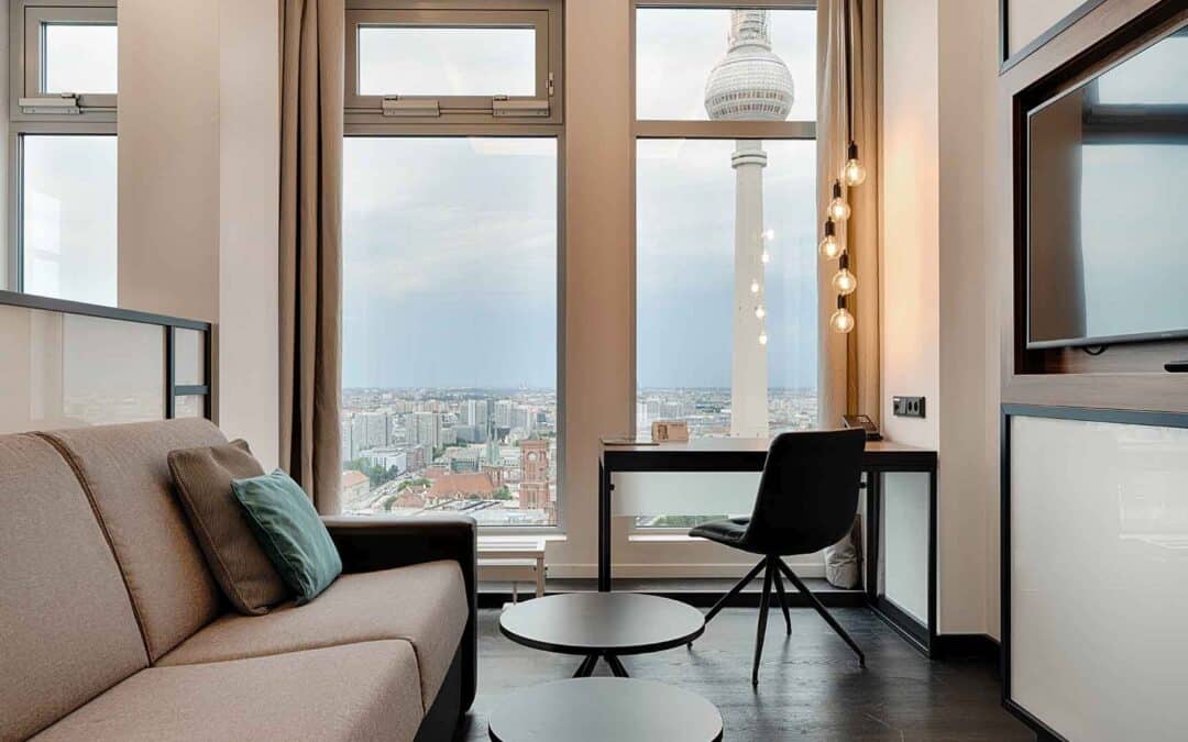 Eck-Suite mit Skyline-Blick Berlin_Park Inn Berlin