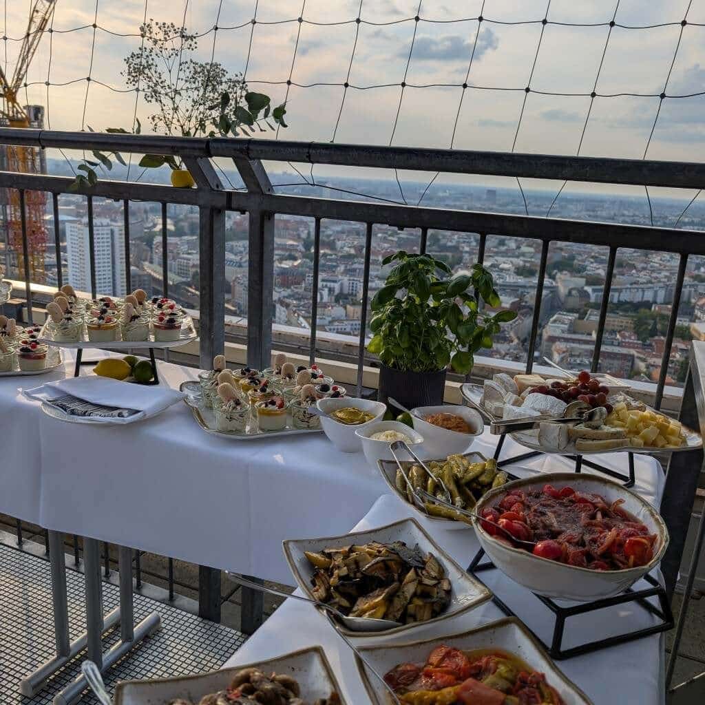 Eventlocation Berlin – Private Feiern und Sommerfeste auf der Dachterrasse im Park Inn mit Skyline-Blick